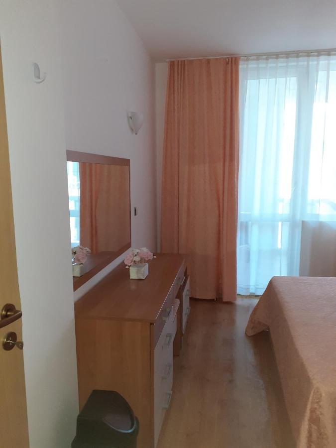 Апартамент Полюси 1 Pantai Sunny Luaran gambar