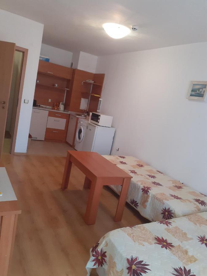 Апартамент Полюси 1 Pantai Sunny Luaran gambar