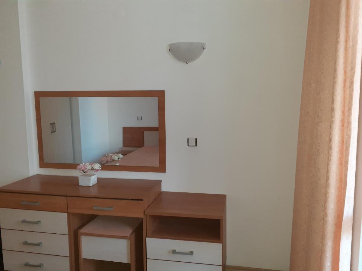 Апартамент Полюси 1 Pantai Sunny Luaran gambar