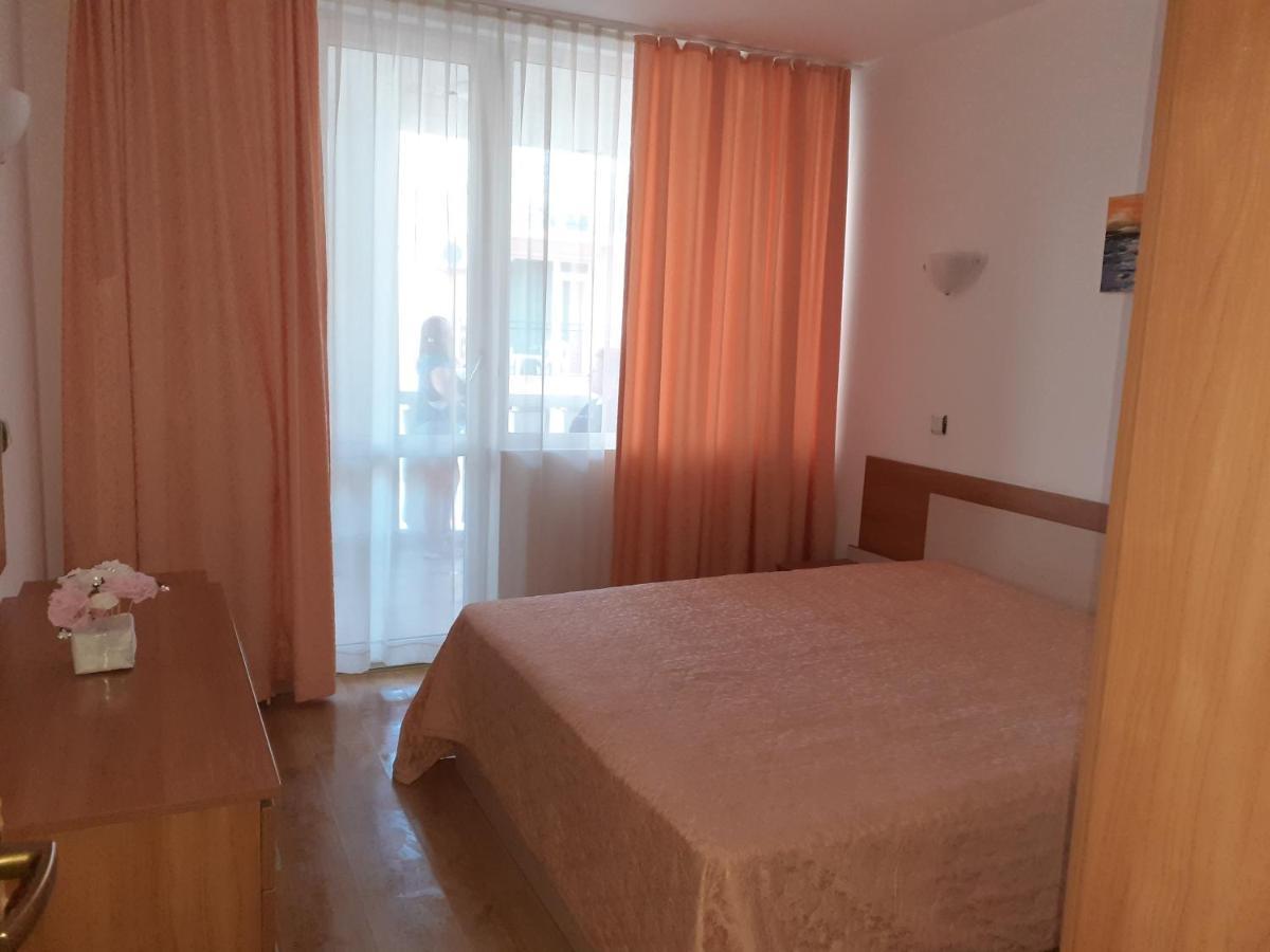 Апартамент Полюси 1 Pantai Sunny Luaran gambar