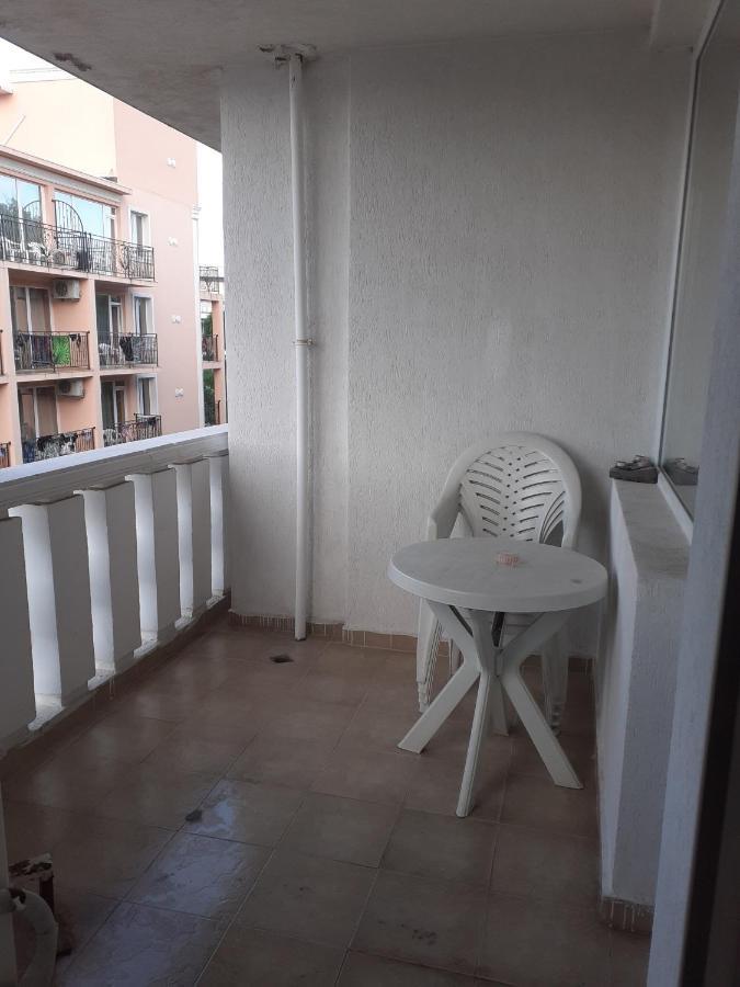 Апартамент Полюси 1 Pantai Sunny Luaran gambar