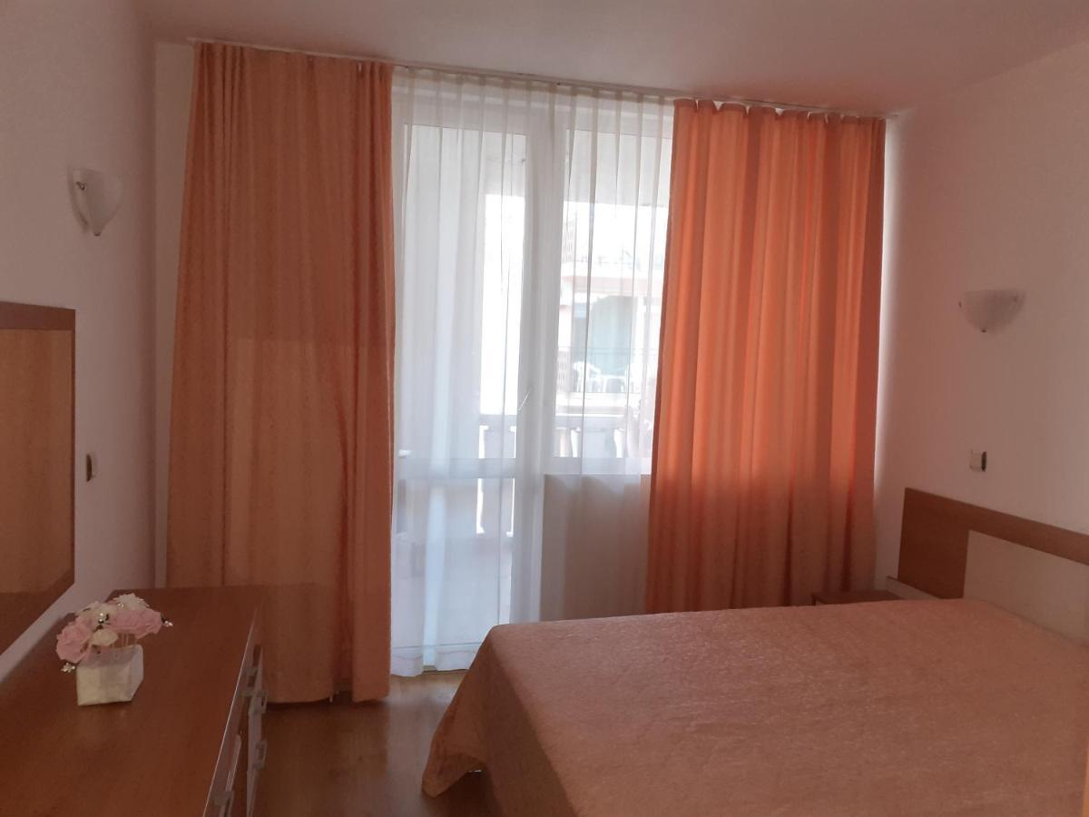 Апартамент Полюси 1 Pantai Sunny Luaran gambar